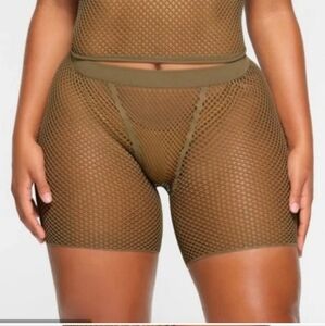 NWT SKIMS Army Warp Knit Fishnet Short Coverup in Army Green